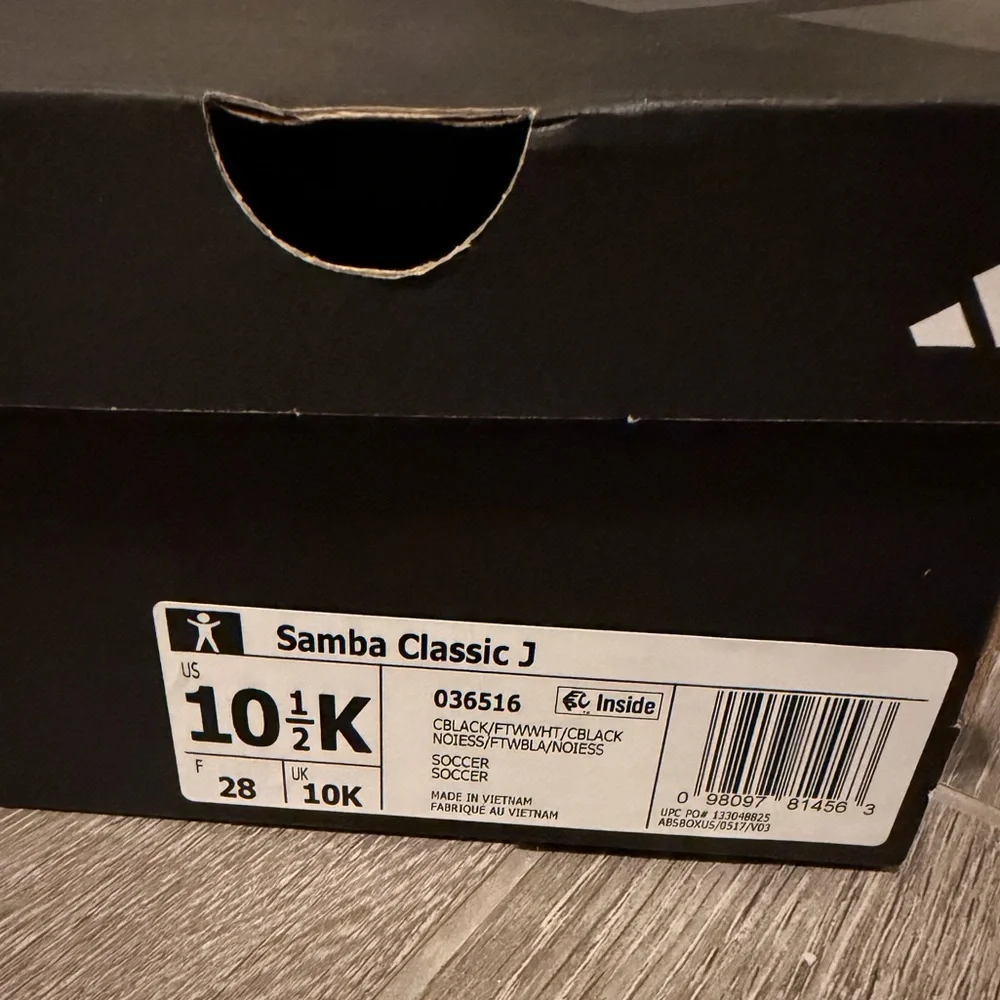 adidas Black, White Samba Soccer Sneakers 10.5 K